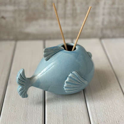 Pesci colorati in ceramica porta essenze